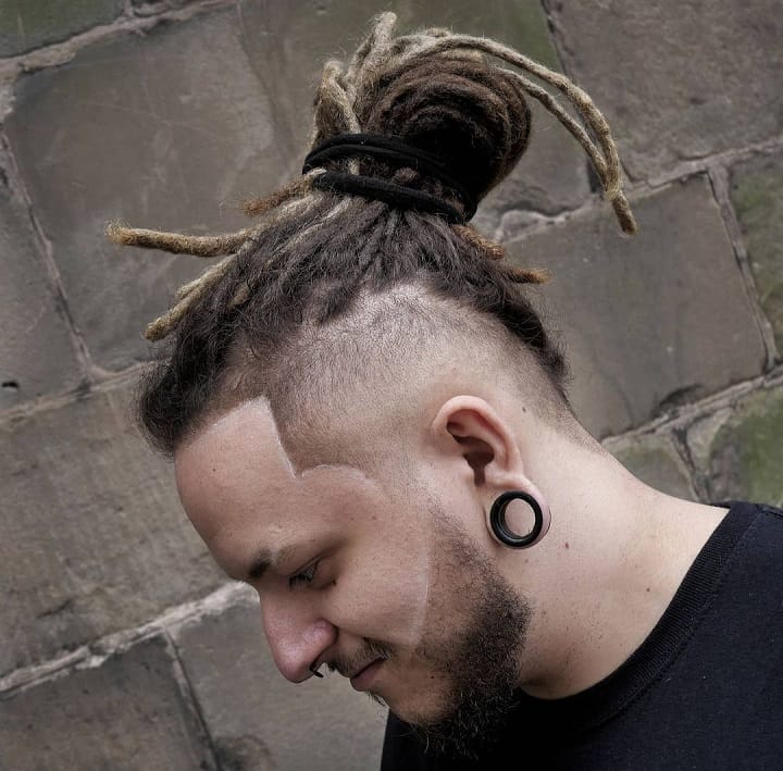 Dreadlocks Bound Bunponytail hairstyle for boys
ponytail hairstyle male
ponytail short hair man
