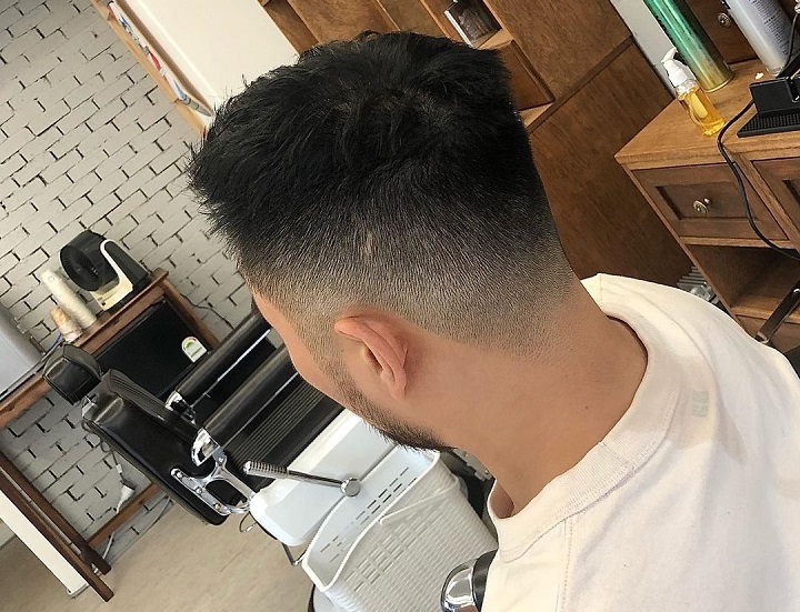 Fade And Messy Topasian taper haircut
round face asian hairstyles male
round face asian male haircut
