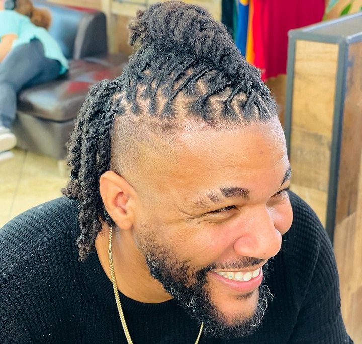 Twisted Big Dreadtwist hairstyle men
types of twists for guys
twists hairstyle male
