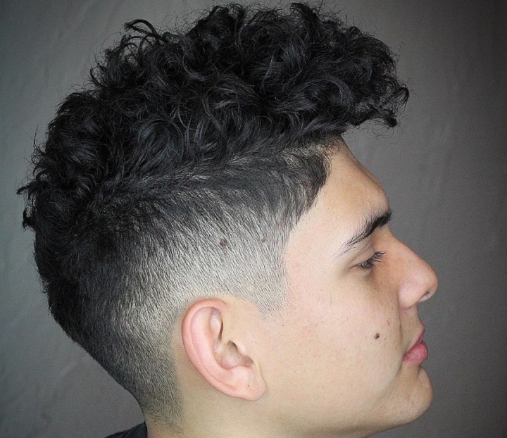 Curly Quiffpotongan mid fade
1mm fade haircut
buzz cut mid fade straight hair
