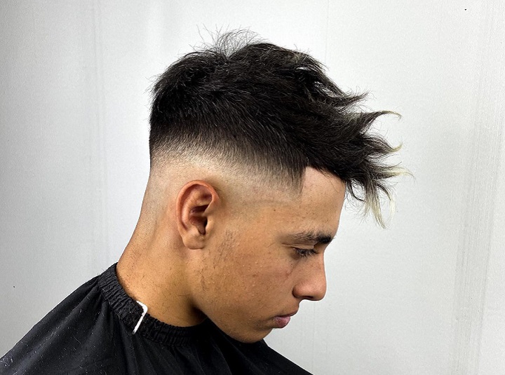 High Fade And Spiky Haircutfades for medium hair
foto mid fade
fade haircut
