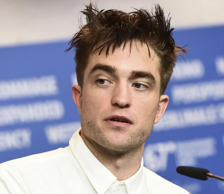 Robert Pattinson With a Messy Hairstyle