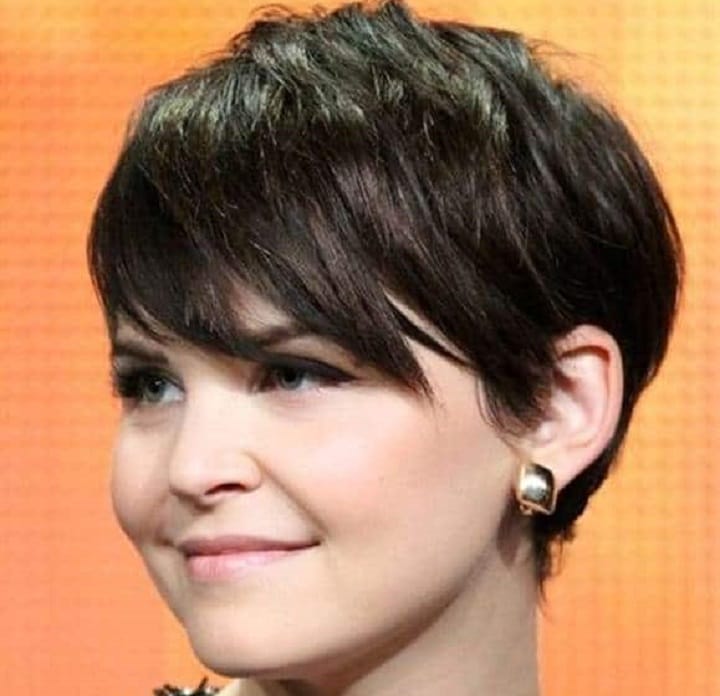 Actress With a Round Face Wearing a Pixie Cut Hairstyle
