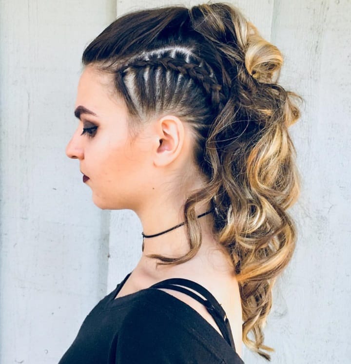 Half Baddie Ponytail With Side Braids