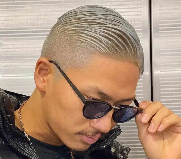 Platinum Side Part Comb Overmale japanese perm
men haircut japanese
men hairstyle japanese
