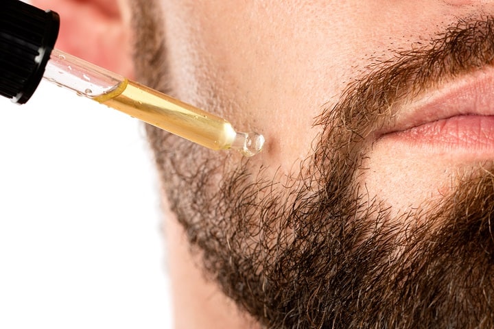 nurishing-beard-with-beard-oil